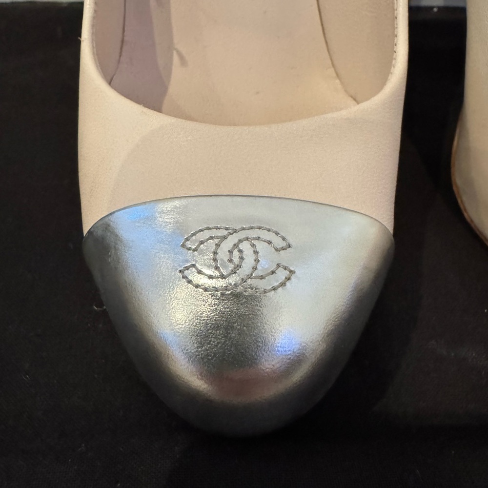 CHANEL Women's Silver and Cream Heels - Picture 8 of 9
